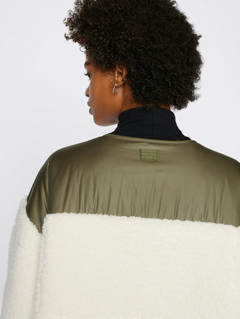 army liner back view alt:fit1
